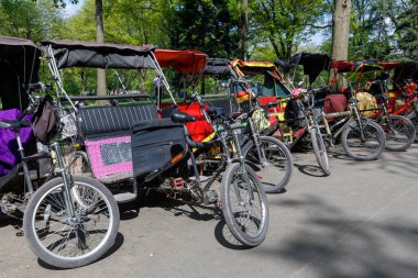 New York, ABD - 8 Mayıs 2018: Nyc Manhattan'daki Central Park, taksici taşıma