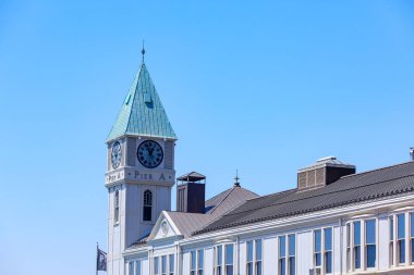 New York, ABD - 9 Mayıs 2018: Pier A Harbor House. Battery Park Hudson Nehri ile buluştuğu yer.
