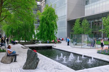 New York, ABD - 12 Mayıs 2018: Ana Bahçe, Moma, Manhattan, Nyc Modern Sanat Müzesi