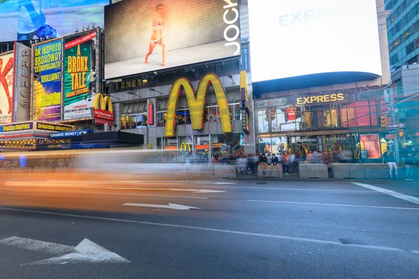 Nueva York Estados Unidos Mayo 2018 Multitudes Times Square Tráfico — Foto de Stock