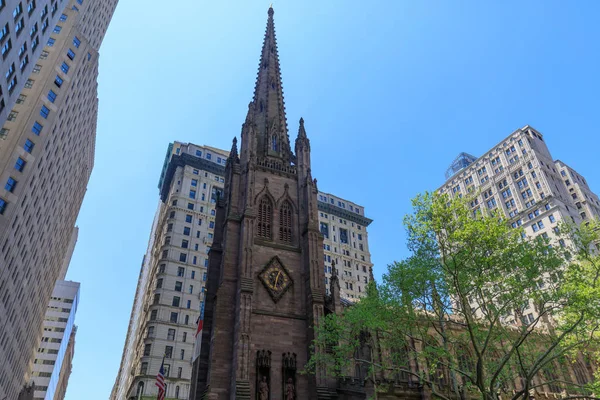 Nueva York Estados Unidos Mayo 2018 Mirando Trinity Church Bajo — Foto de Stock