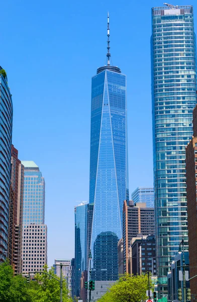 New York, ABD - 9 Mayıs 2018: Bir Dünya Ticaret Merkezi ve binalar, Battery park, Nyc görüntülemek