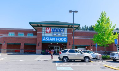 Portland, Oregon - 14 Mayıs 2018: Dış görünüm H Mart, Asya gıda, Korece bakkal