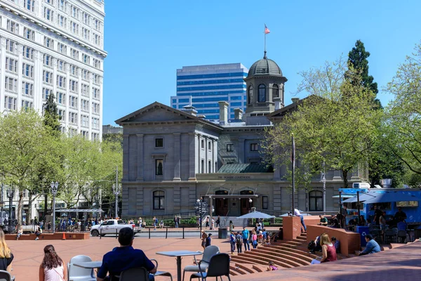 Portland, Oregon, Amerika Birleşik Devletleri - 26 Nisan 2018: İçinde Portalnd, Oregon Pioneer Adliye Meydanı