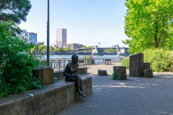 Portland Oregon Usa April 2018 Uferpark Mit Weißdornbrücke Willamette River — Stockfoto