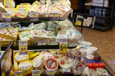 Portland, Oregon, Amerika Birleşik Devletleri - 26 Nisan 2018: şehir Portland, Oregon Market Raf Safeway bakkal