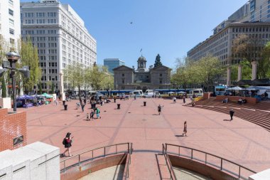 Portland, Oregon, Amerika Birleşik Devletleri - 26 Nisan 2018: İçinde Portalnd, Oregon Pioneer Adliye Meydanı