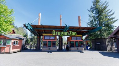 Portland, Oregon, Amerika Birleşik Devletleri - 24 Nisan 2018: Ana kapısı Washington Park, Portland bulunan Oregon Hayvanat Bahçesi