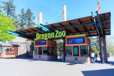 Portland, Oregon, Amerika Birleşik Devletleri - 24 Nisan 2018: Ana kapısı Washington Park, Portland bulunan Oregon Hayvanat Bahçesi