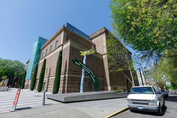 Portland, Oregon, Amerika Birleşik Devletleri - 26 Nisan 2018: Portland Sanat Müzesi, çeşitli koleksiyonları içerir Asya, Amerika ve yerli Amerikan Sanat, artı gösterir ve tiyatro touring.
