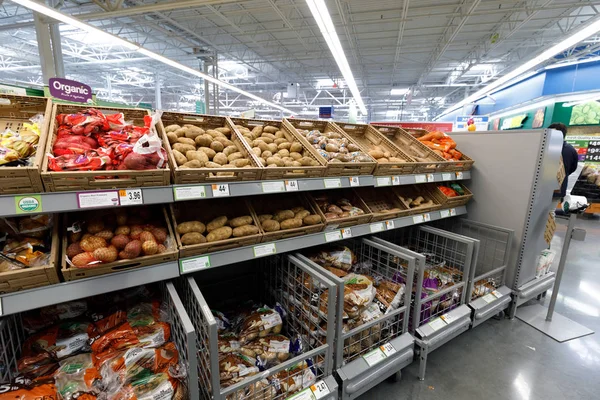 Portland Oregon Eua Abril 2018 Walmart Store Interior Uma Multinacional — Fotografia de Stock