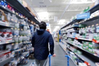 Müşteri alışveriş iç, Walmart ile Mart mağaza mağaza arka plan bulanık
