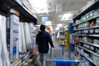 Müşteri alışveriş iç, Walmart ile Mart mağaza mağaza arka plan bulanık