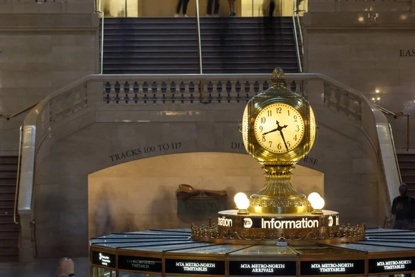 Manhattan, New York City - 7 Mayıs 2018: Grand Central Station, New York City, ABD saat