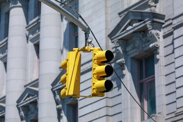 晴れた日のニューヨーク市交通信号 — ストック写真
