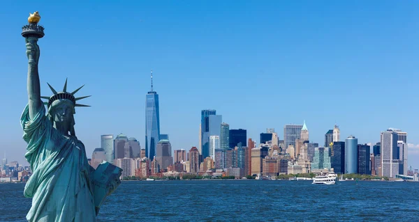 Estatua Libertad Con Fondo Del World Trade Center Monumentos Ciudad —  Fotos de Stock