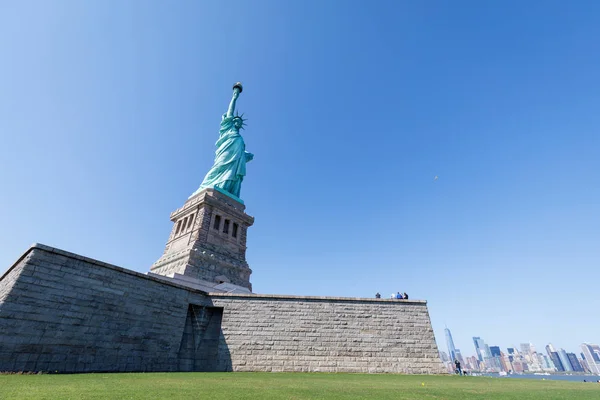 Estátua Liberdade Nova York Contra Céu Azul — Fotografia de Stock