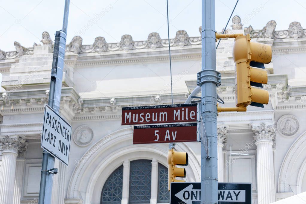 New York yellow traffic light at Museum mile