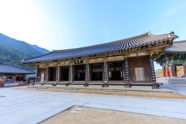 Gurye, Güney Kore - 26 Mart 2018: sahne, Hwaeomsa antik Tapınağı ile Kore Budist Tapınağı Jirisan Milli Parkı'nda