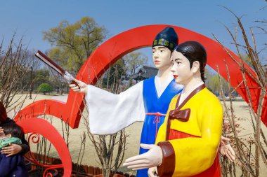 Namwon, Güney Kore - 25 Mart 2018: geleneksel Gwanghalluwon Pavilion sahne bahar