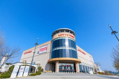 Lotte Premium Outlet, Dong Busan, Busan, Güney Kore - 27 Mart 2018: cephe