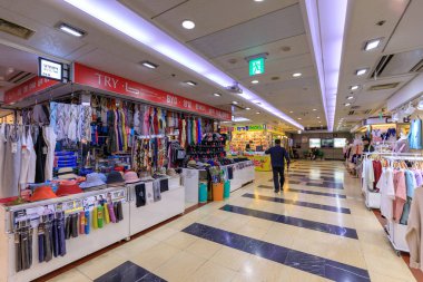 Bupyeong Modoo Alışveriş Merkezi, Bupyeong Metro alışveriş merkezinde Incheon toplayan Incheon, Güney Kore - 5 Nisan 2018: