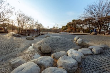 Seoul, Güney Kore Seonyudo Park manzarası. Parkta bir Filtrasyon tesisi, böylece endüstriyel bak, eskiden ama ekolojik bir parka dönüştürüldü.