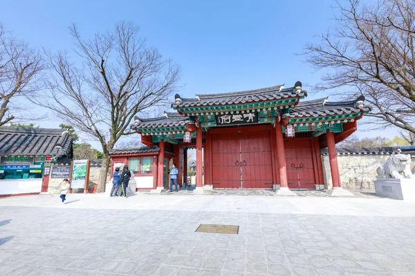 Namwon Dél Korea Március 2018 Hagyományos Gwanghalluwon Pavilion Jelenet Tavasszal — Stock Fotó