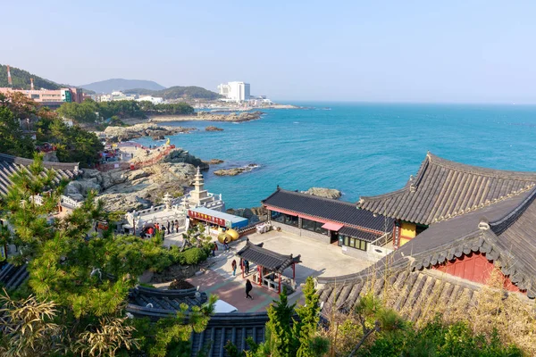 Busan, Güney Kore - 27 Mart 2018: Haedong yonggungsa deniz tapınak Busan, Güney Kore