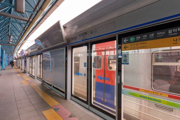 Seoul South Korea April 2018 Seoul Subway Platform Sindorim Station — Stock Photo, Image