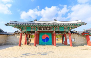 Surowangneung, mezar, Kral mirası koruma olan Suro, Gimhae şehirde yer