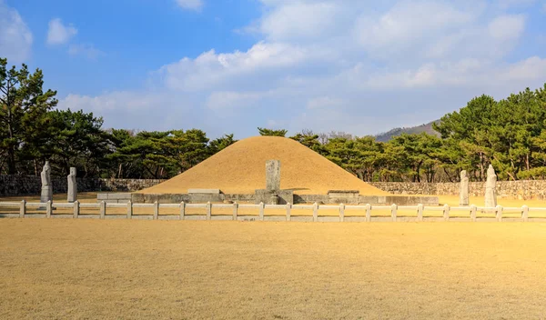 Surowangneung, Tombeau du Roi Suro, qui est un lieu de préservation du patrimoine dans la ville de Gimhae — Photo
