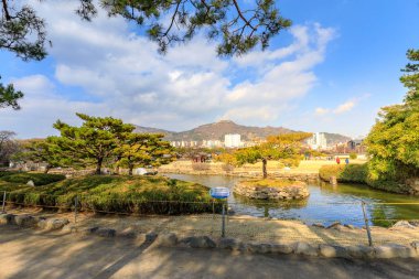 Surowangneung, mezar, Kral bir mirası koruma yerde Gimhae şehir olan Suro, Garden'da Gimhae, Güney Kore - 10 Mart 2018: