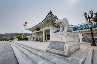Seoul, Güney Kore - 19 Mart 2018: Memorial Gate Seoul Ulusal Mezarlığı, Kore (Kore dili çeviri Memorial kapısı)