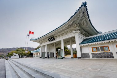 Seoul, Güney Kore - 19 Mart 2018: Memorial Gate Seoul Ulusal Mezarlığı, Kore (Kore dili çeviri Memorial kapısı)