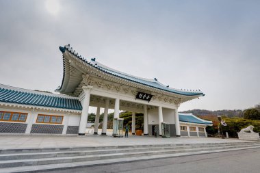 Seoul, Güney Kore - 19 Mart 2018: Memorial Gate Seoul Ulusal Mezarlığı, Kore (Kore dili çeviri Memorial kapısı)
