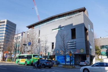 Seoul, Güney Kore - 6 Mart 2018: Seoul city Jogyesa Tapınağı önünde bina templestay