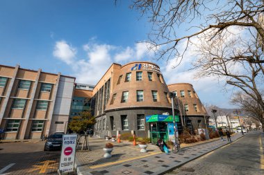 Gimhae, Güney Kore - 10 Mart 2018: cephe Gimhae Kütüphanesi