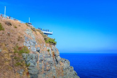 Busan, Güney Kore - 14 Mart 2018: Oryukdo sahne gökyüzü yürüyüş Busan City
