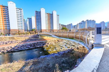 Jangyu, Güney Kore - 13 Mart 2018: yüksek doğmak konut apartmanda Jangyu, South Gyeongsang Province