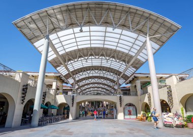 Manila, Filipinler - 24 Şubat 2018: Bina Alabang şehir merkezi Manila City