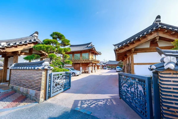 Gimhae, Güney Kore - 10 Mart 2018: Gimhae Hanok deneyim Hall