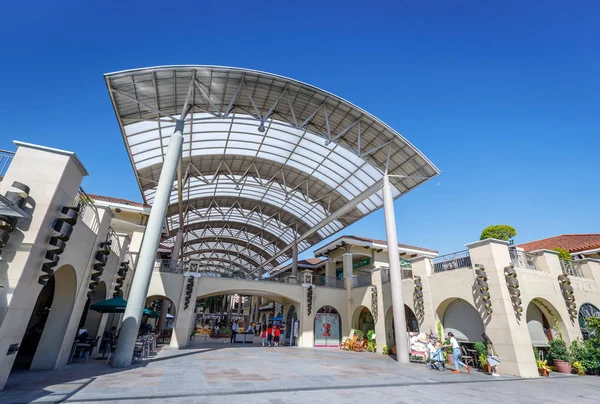 Manila, Filipinler - 24 Şubat 2018: Bina Alabang şehir merkezi Manila City