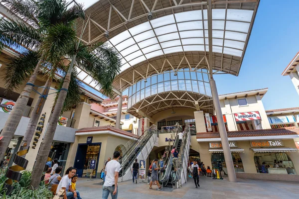 Manila, Filipinler - 24 Şubat 2018: Bina Alabang şehir merkezi Manila City