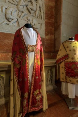 Manila, Filipinler - 17 Şubat 2018: İç in Manila Katedrali'ne, Intramuros bölgesinde, Manila şehir