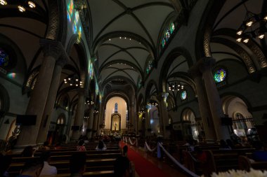 Manila, Filipinler - 17 Şubat 2018: Tarihi katedral kilise Manila Filipinler iç
