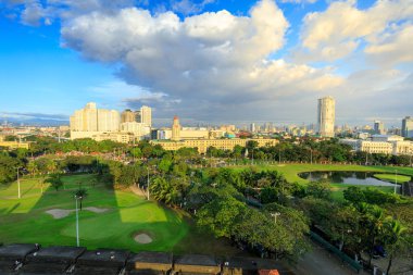 Manila, Filipinler - 4 Şubat 2018: Filipinler Manila şehir manzarası. Ermita ve Paco bölgelerinden Intramuros gördüm.