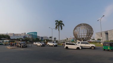 Manila, Filipinler - 10 Şubat 2018: Mall of Asia ile dünya Rotunda Pasay, Manila, Filipinler, ana kapısı.