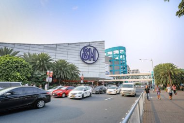 Manila, Filipinler - 10 Şubat 2018: Manila, Filipinler - 10 Şubat 2018: Mall of Asia Pasay, Manila şehir içinde ana kapısı