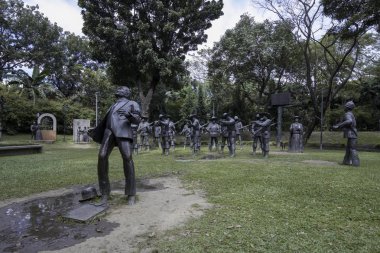 Manila, Filipinler - 4 Şubat 2018: Şehitlik Dr Jose Rizal Rizal Park, Manila'deki büyük metal heykeller
